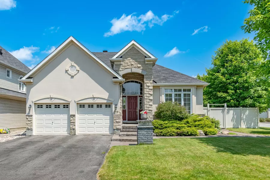 729 KILBIRNIE DR, Barrhaven, ON K2J 0M1