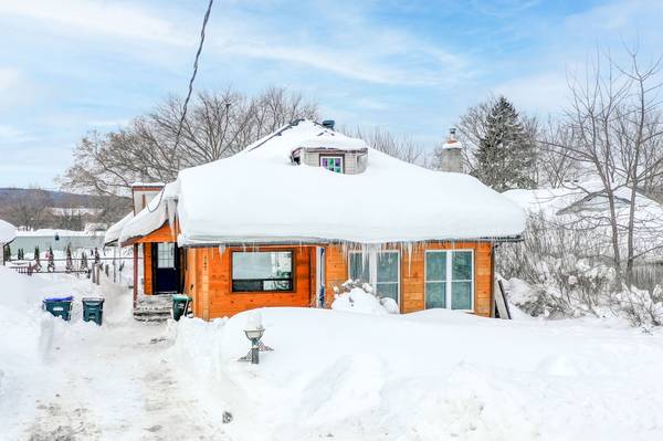 68 Fox ST, Penetanguishene, ON L9M 1C6