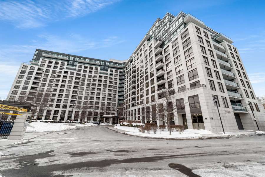 18 Harding BLVD W #326, Richmond Hill, ON L4C 0T3