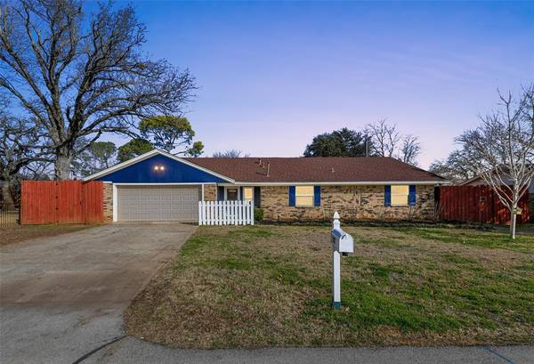 107 N Clearwater Drive, Highland Village, TX 75077