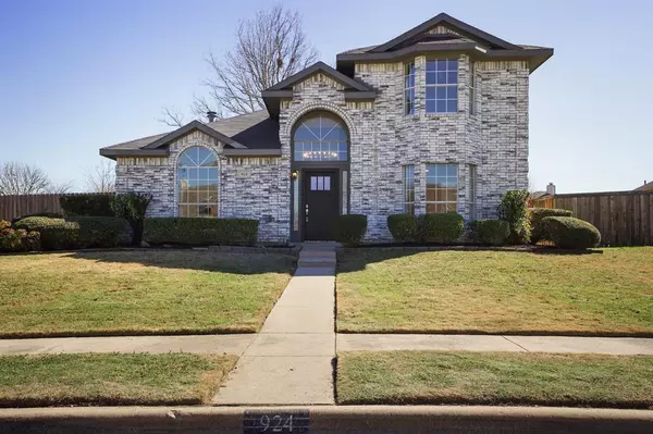 924 Waterview Drive, Cedar Hill, TX 75104