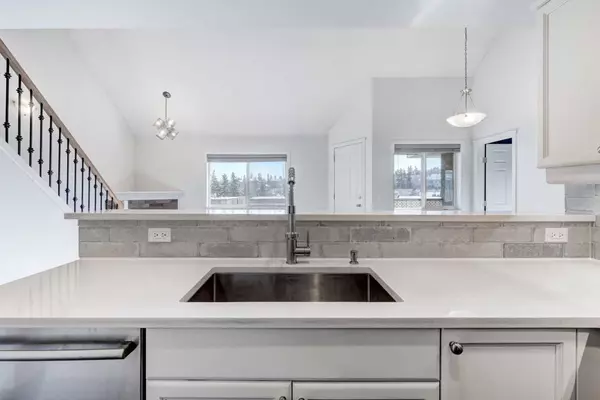 Calgary, AB T3C0N7,1833 11 AVE Southwest #401