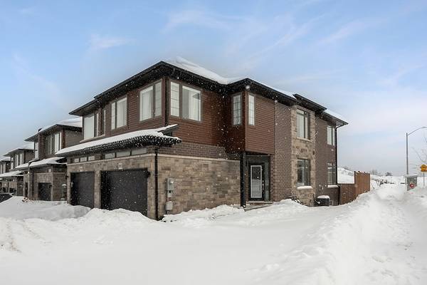 3953 Crown ST, Lincoln, ON L3J 0T1