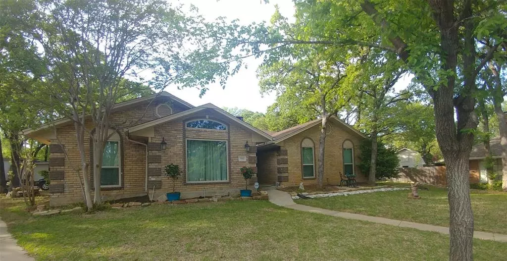 3202 Greenbrook Drive, Arlington, TX 76016