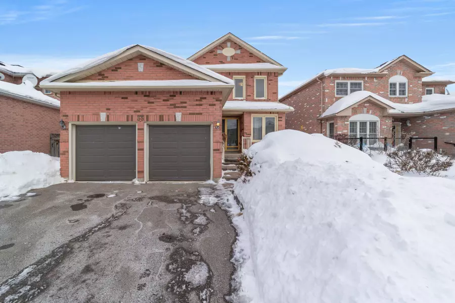 35 Valleywood DR, Whitby, ON L1R 2J6