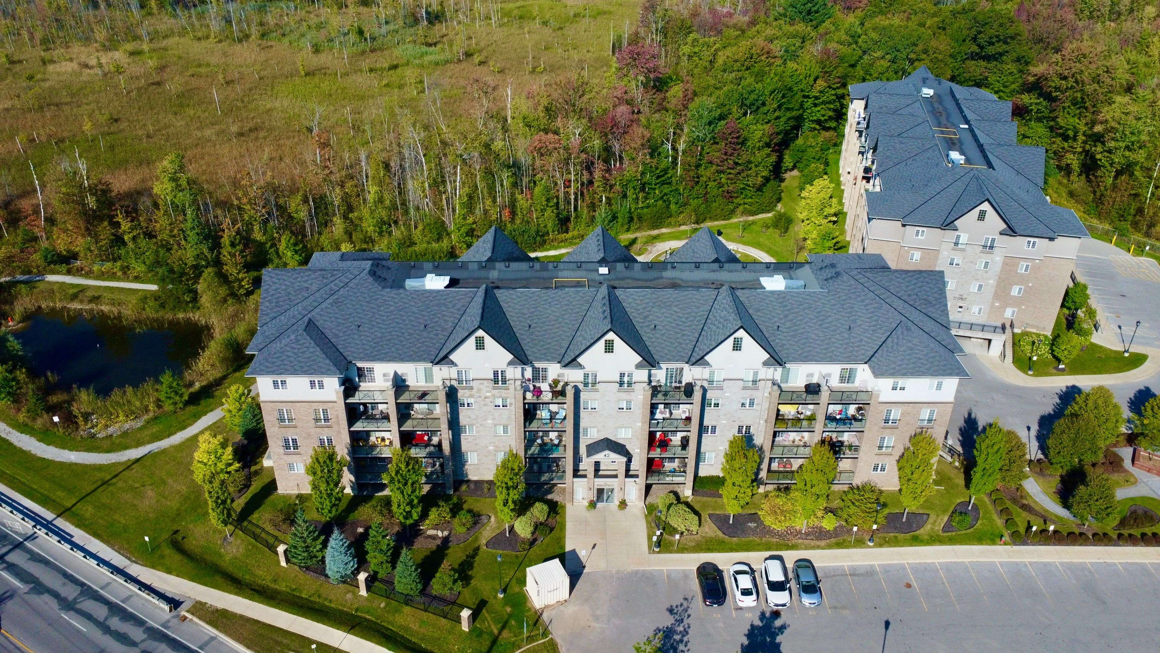 Barrie, ON L4N 2M5,42 Ferndale DR S #101