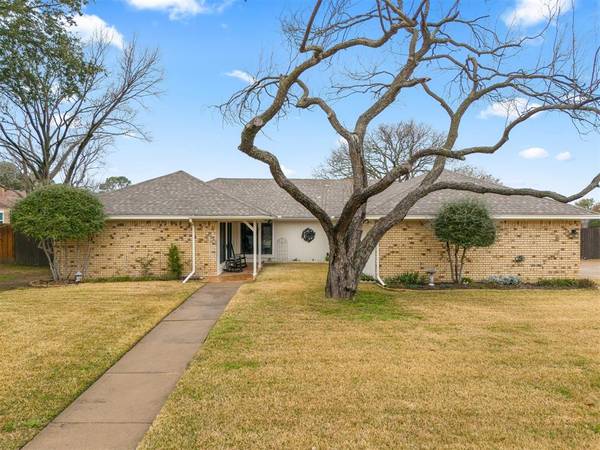 318 Doubletree Drive, Highland Village, TX 75077