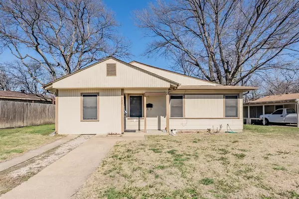 1532 Hamsted Street, Fort Worth, TX 76115