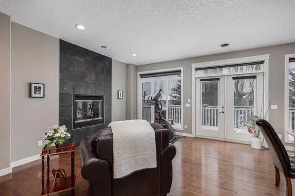 Calgary, AB T3H 4Y5,69 Discovery Ridge HL SW