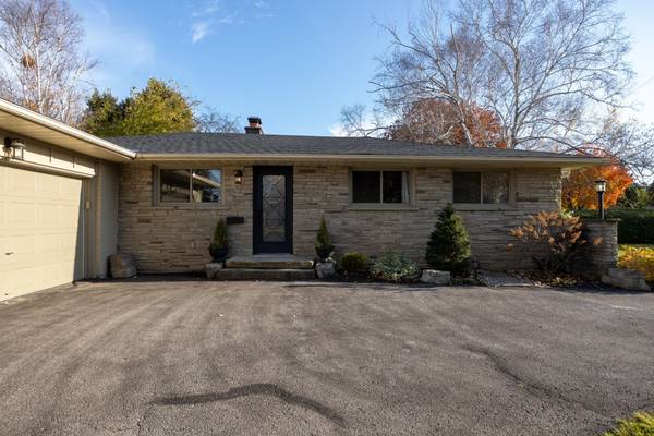 Oshawa, ON L1H 2H8,883 Walnut CT