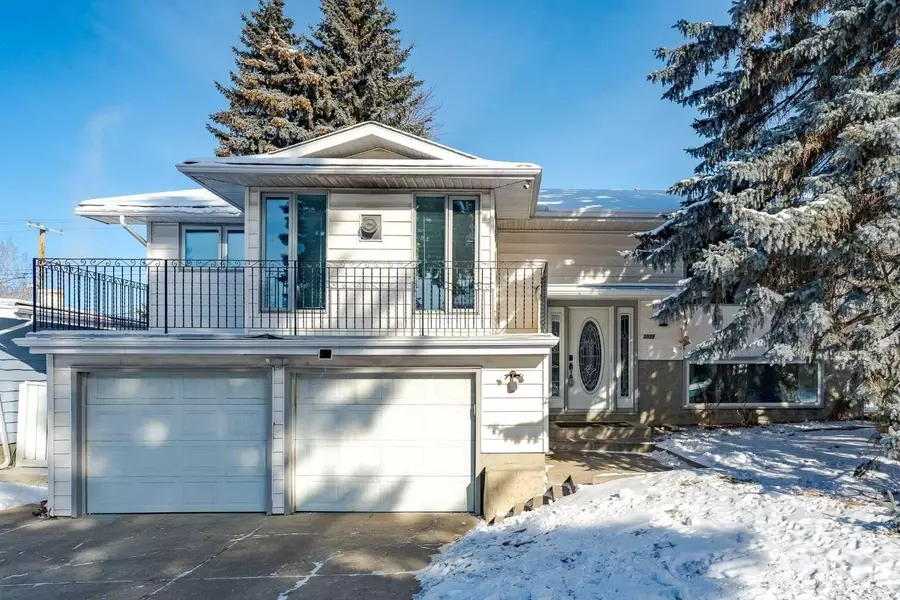 3536 Benton DR Northwest, Calgary, AB T2L 1W8