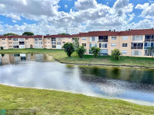 Sunrise, FL 33322,9010 Sunrise Lakes Blvd  #305