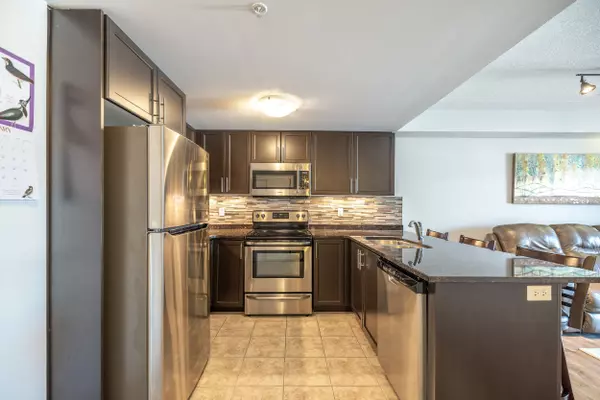 Guelph, ON N1L 0L2,45 Kingsbury SQ #111