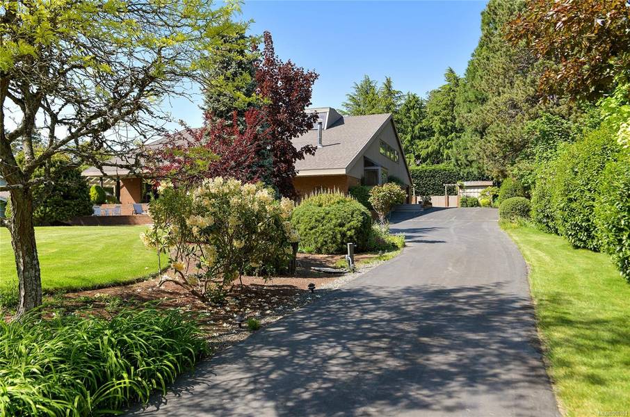 564 Towner Rd, North Saanich, BC V8L 5L8