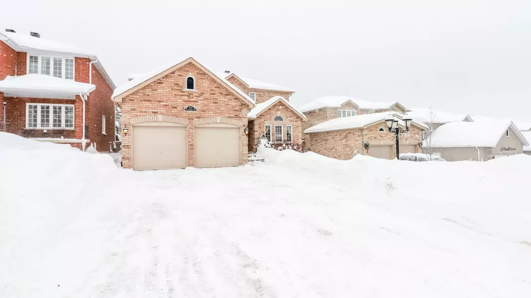 33 Pinecliff CRES, Barrie, ON L4N 5V2