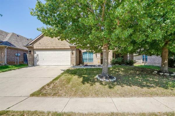 916 Monticello Drive, Burleson, TX 76028