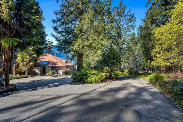 North Saanich, BC V8L 5L3,1032 Lands End Rd