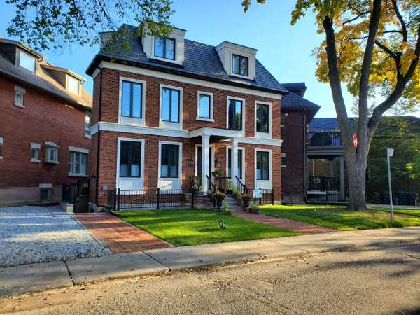 17 Highview CRES #B, Toronto W03, ON M6H 2Y3