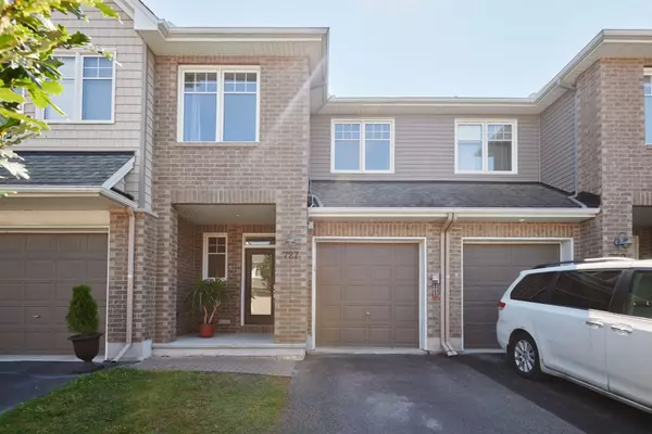 727 HAZELNUT CRES, Blossom Park - Airport And Area, ON K1T 0K3