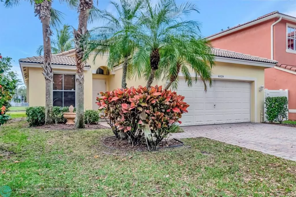 Lake Worth, FL 33463,6829 Carolyn Way