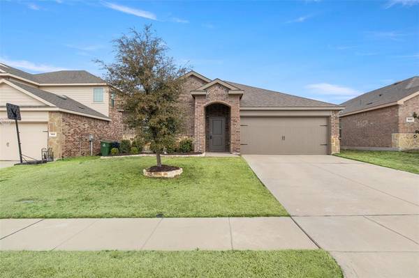 929 Alton Drive, Aubrey, TX 76227