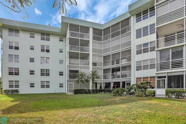 Pompano Beach, FL 33069,806 Cypress Grove Ln  #108