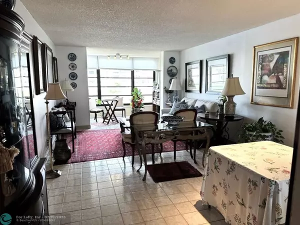 10303 Sunrise Lakes Blvd  #201, Sunrise, FL 33322