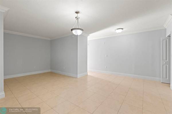 Bal Harbour, FL 33154,9930 Collins Ave  #12