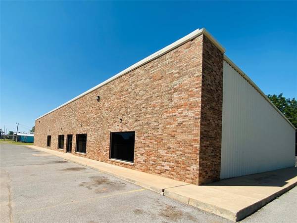 2821 W 3rd Street, Elk City, OK 73644