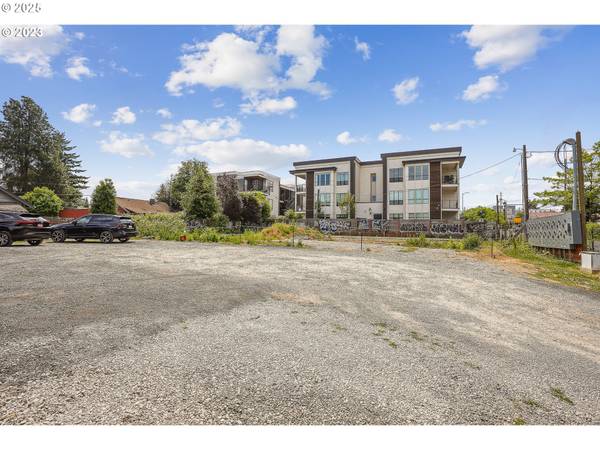 7036 NE M L KING BLVD, Portland, OR 97211