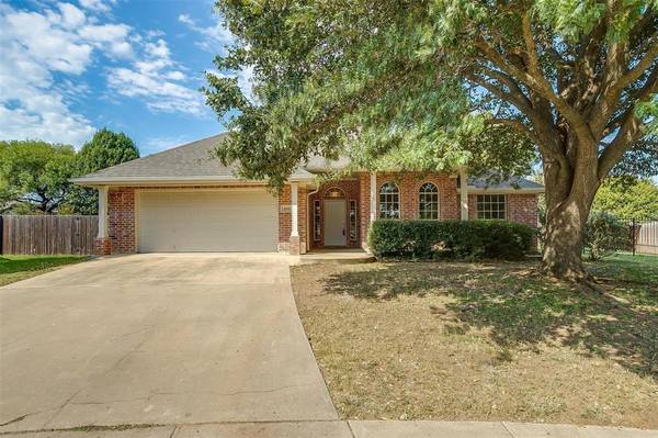 490 Wood Duck Court,  Burleson,  TX 76028