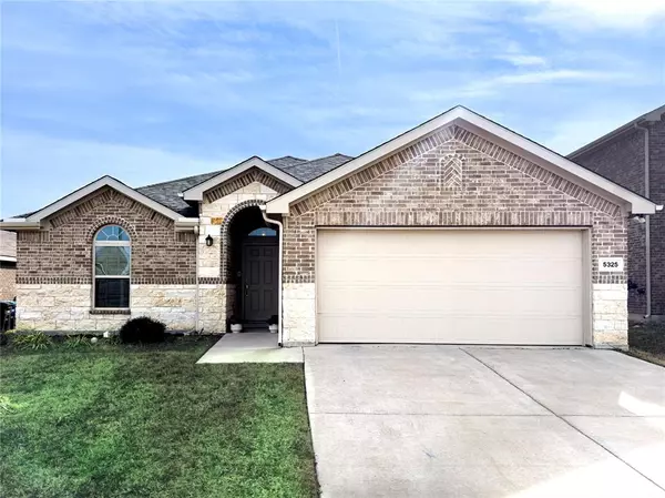 5325 Brentlawn Drive, Fort Worth, TX 76179