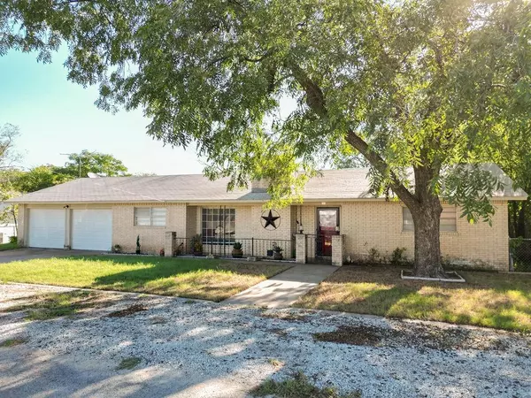 304 N Hall Street, Comanche, TX 76442