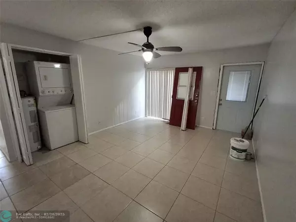 Coral Springs, FL 33065,2601 Riverside Dr  #3