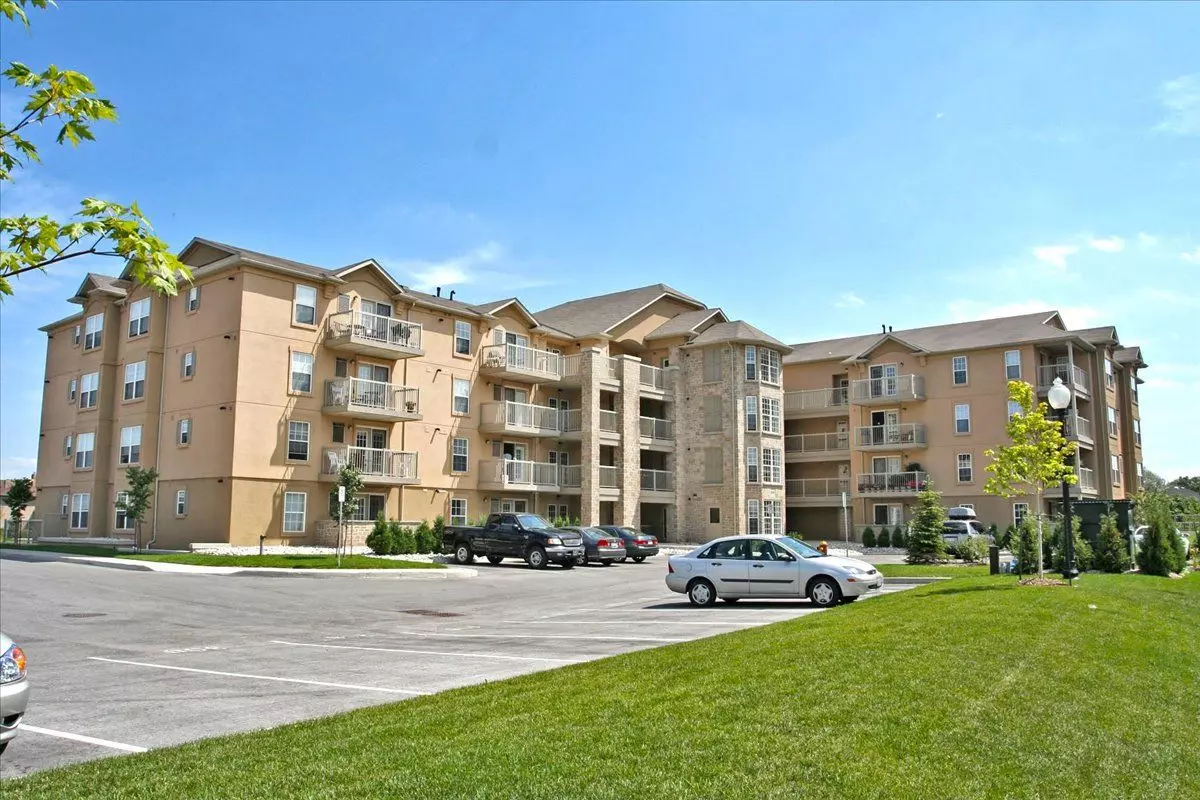 Oakville, ON L6M 4M9,1440 Bishops Gate #407