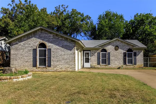 900 Redbud Street, Crowley, TX 76036