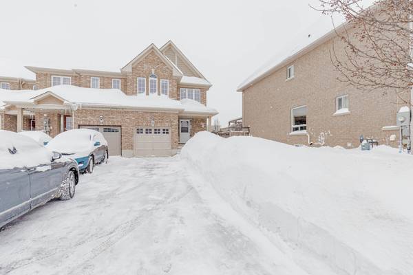 12 Lancaster CT, Barrie, ON L4M 0G1