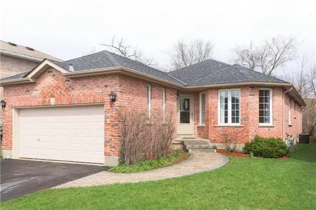 98 Country LN, Barrie, ON L4N 0N3