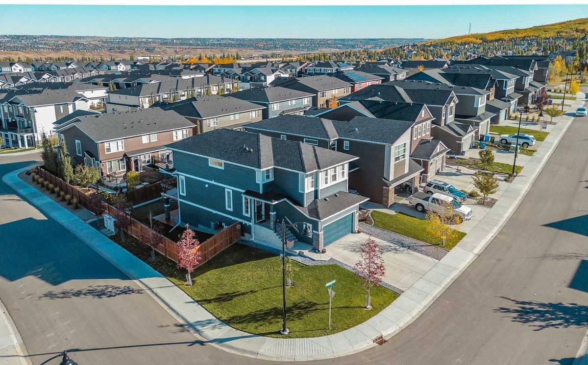 Calgary, AB T3B 6G9,51 Crestbrook Link Southwest