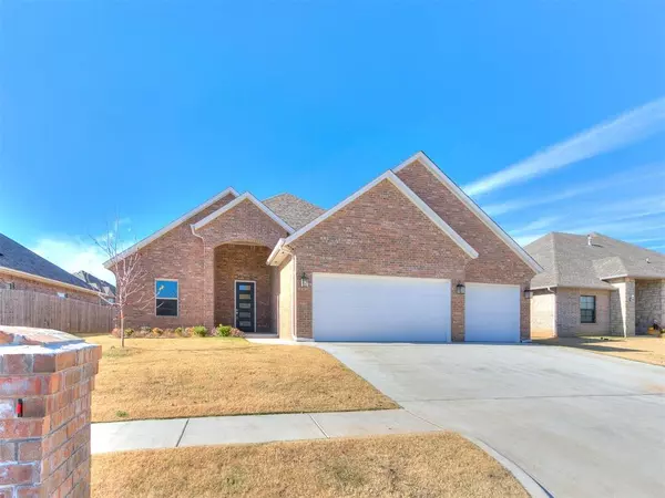 11121 Fairways Avenue, Yukon, OK 73099