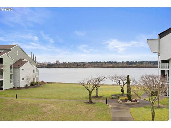 185 N HAYDEN BAY DR, Portland, OR 97217