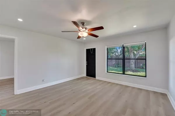 Oakland Park, FL 33334,901 NE 40th St  #3