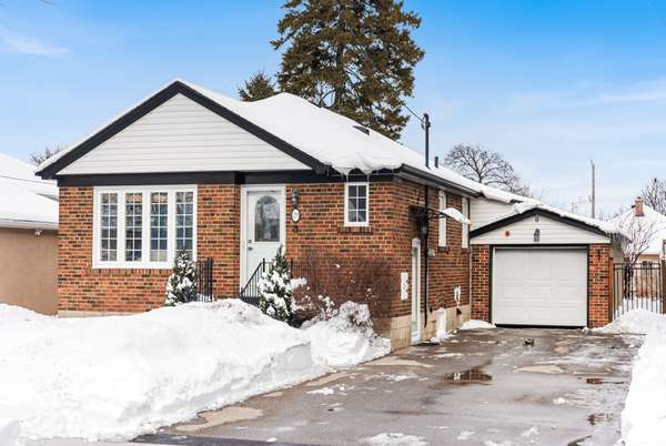 29 Chartwell RD, Toronto W07, ON M8Z 4E9