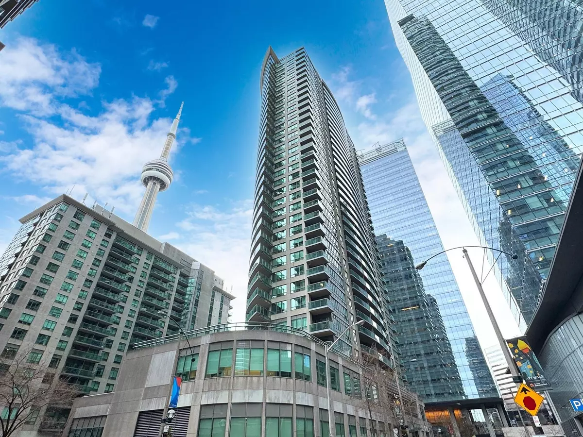 Toronto C01, ON M5J 3A4,30 Grand Trunk CRES #1812