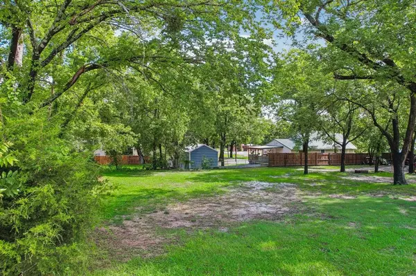 SE 3rd Street, Bonham, TX 75418