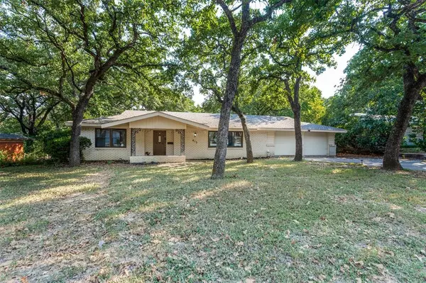 Hurst, TX 76053,613 Oakwood Avenue