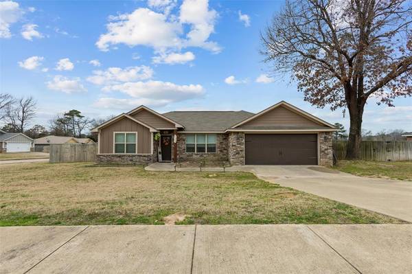 402 Mission Crest Circle, Lindale, TX 75771