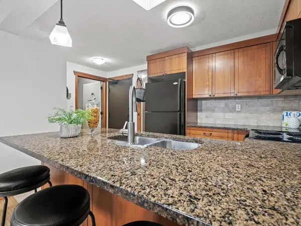 315 50 AVE SW #110 Calgary, AB T2S 1H3