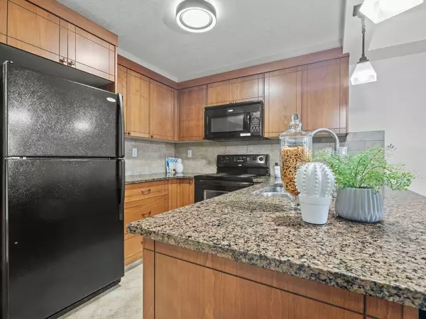 315 50 AVE SW #110 Calgary, AB T2S 1H3