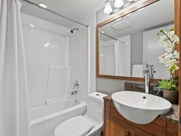 315 50 AVE SW #110 Calgary, AB T2S 1H3